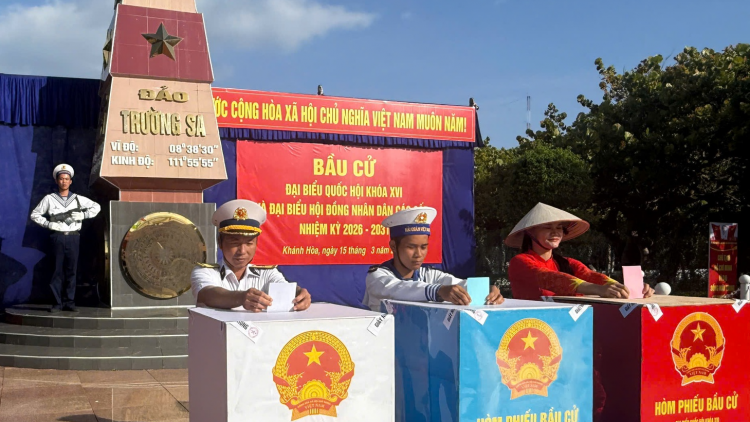 Ngày hội non sông rộn ràng từ buôn làng Tây Nguyên đến biển đảo Trường Sa