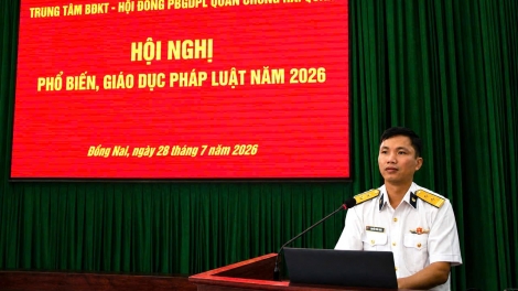 Trung tâm Bảo đảm kỹ thuật Vùng 2 Hải quân nâng cao ý thức chấp hành pháp luật cho bộ đội 