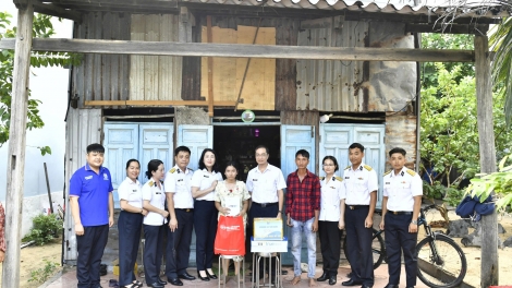 Lữ đoàn 167 tiếp sức con ngư dân đến trường