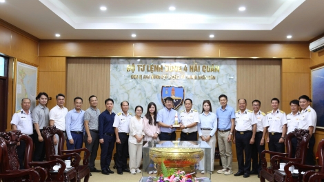 Chung tay xây dựng Trường Sa xanh, sạch, bền vững