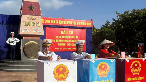 Ngày hội non sông rộn ràng từ buôn làng Tây Nguyên đến biển đảo Trường Sa