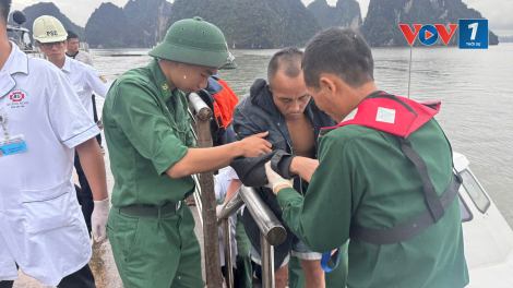 Biên phòng Quảng Ninh khẩn trương cứu nạn, đưa 6 thuyền viên tàu cá bị đâm chìm vào bờ