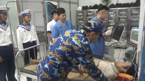 Đảo Song Tử Tây kịp thời cấp cứu ngư dân gặp nguy hiểm