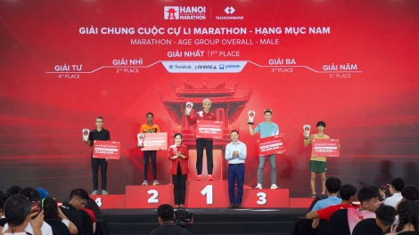 Hai vận động viên Việt Nam cùng vô địch Marathon tại Giải Marathon Quốc tế Hà Nội Techcombank mùa 5
