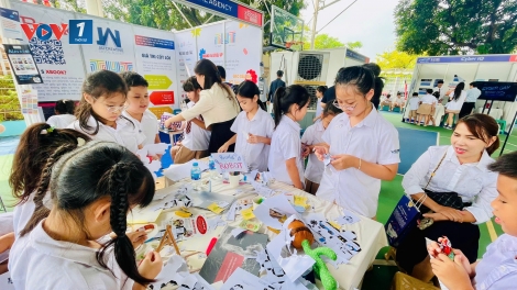 Nghỉ hè của trẻ: Bắt cá – hái hoa thời công nghệ số