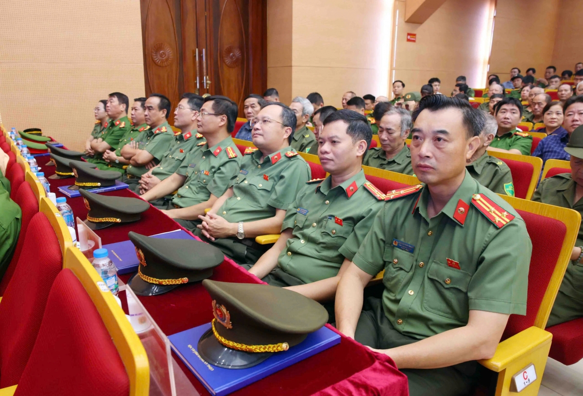 Các đại biểu dự hội nghị