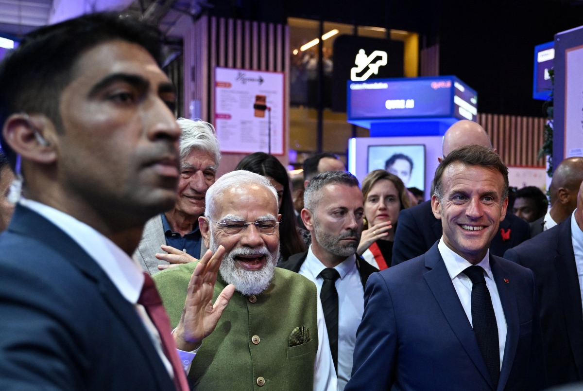 Thủ tướng Ấn Độ Narendra Modi và Tổng thống Pháp Emmanuel Macron cùng nhau tham quan khu vực triển lãm tại VivaTech 2026, ở Paris ngày 18/6/2026 (Ảnh: Reuters)