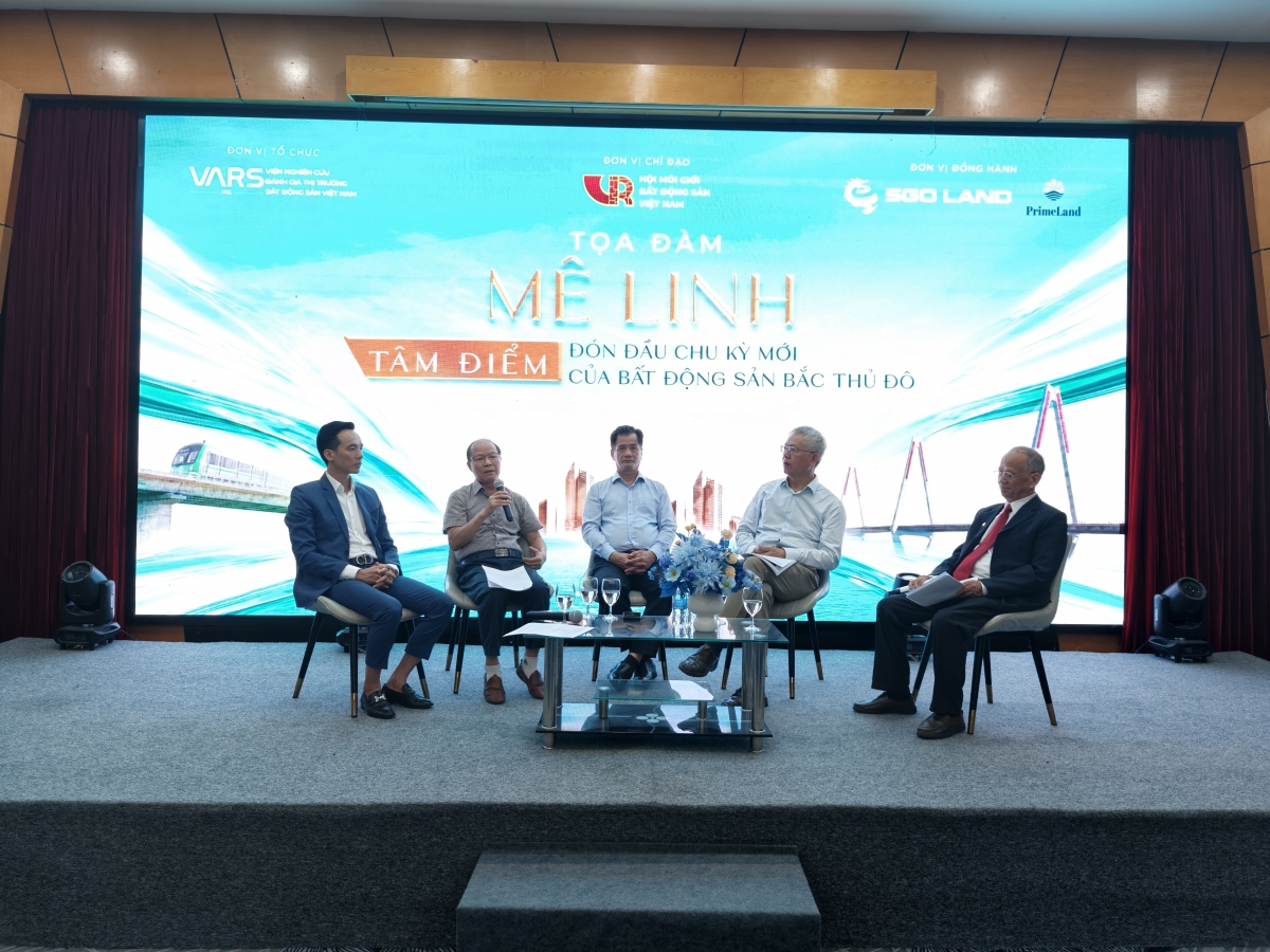 Các diễn giả tại phiên tọa đàm “Mê Linh - Tâm điểm đón đầu chu kỳ mới của bất động sản bắc Thủ đô”.