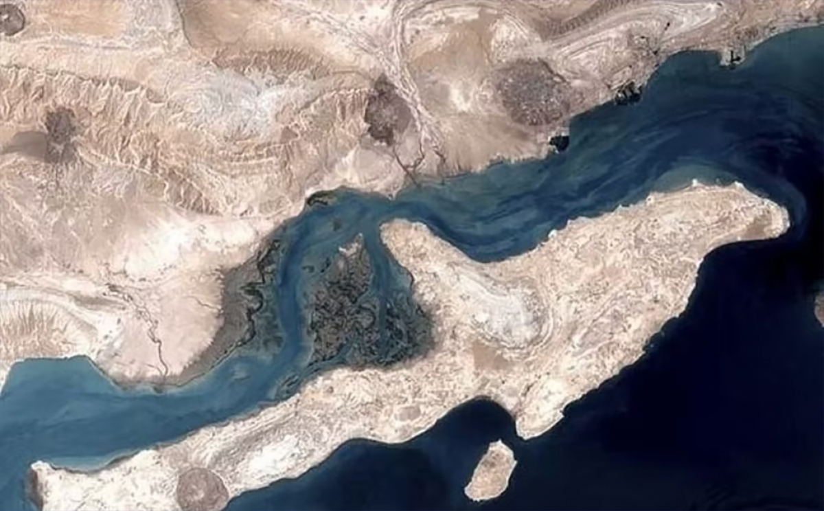 Một trong những nội dung quan trọng trong thỏa thuận là việc Iran mở lại hoàn toàn eo biển Hormuz. (Ảnh: IRNA/TTXVN)