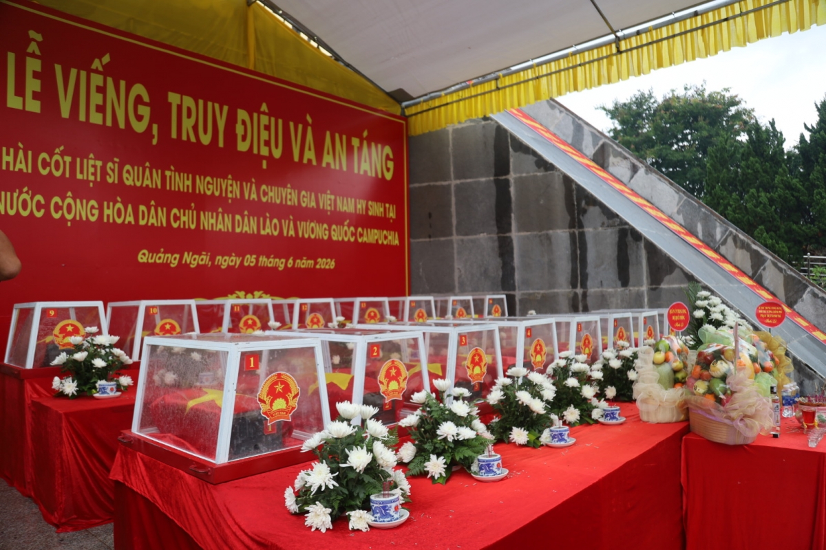 Hài cốt liệt sĩ quàn tại nghĩa trang liệt sĩ Ngọc Hồi.