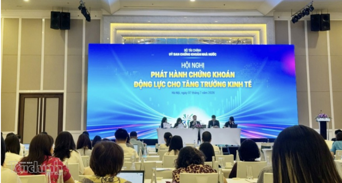 Toàn cảnh phiên thảo luận tại Hội nghị “Phát hành chứng khoán - Động lực cho tăng trưởng kinh tế” của Uỷ ban Chứng khoán Nhà nước.