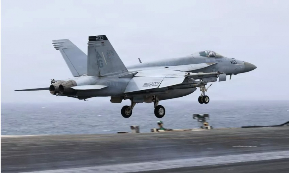 Tiêm kích F/A-18E Mỹ tại biển Arab hôm 16/6.