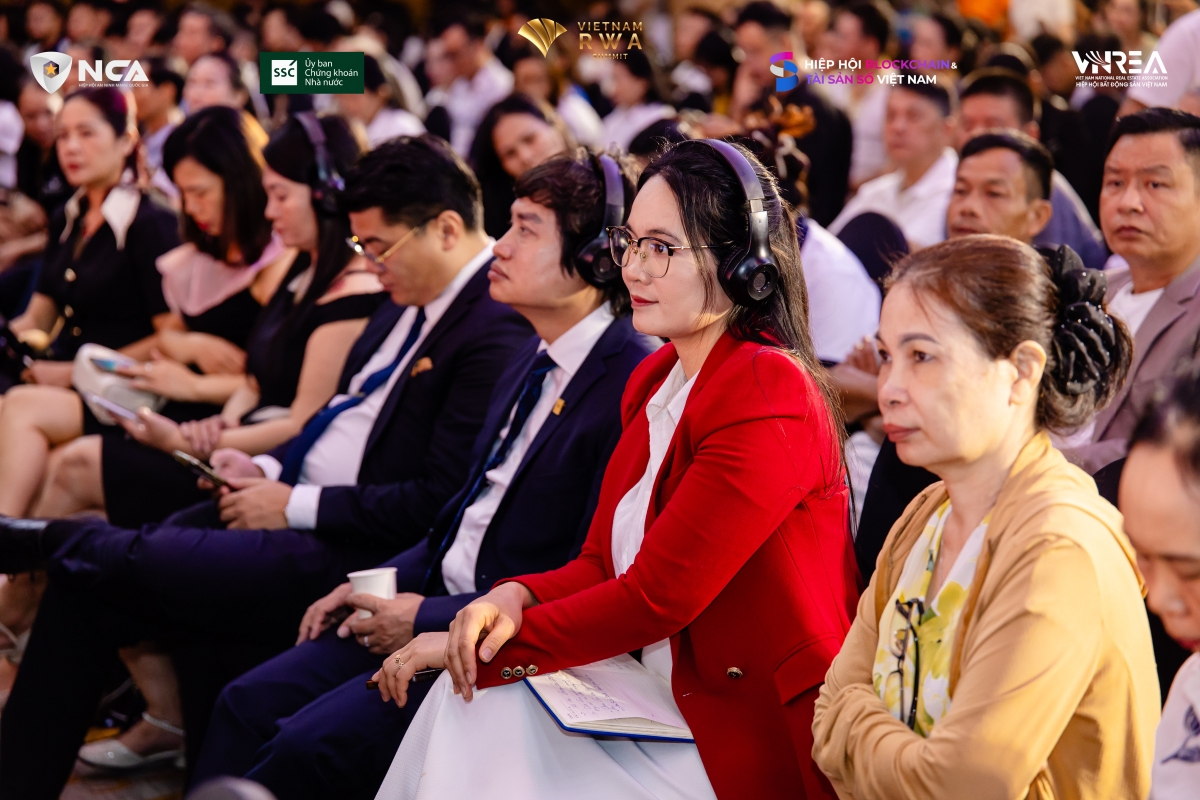 Hội trường Phiên 3 Vietnam RWA Summit 2026 chật kín đại biểu tham dự các phiên thảo luận về hệ sinh thái RWA và kinh tế số.