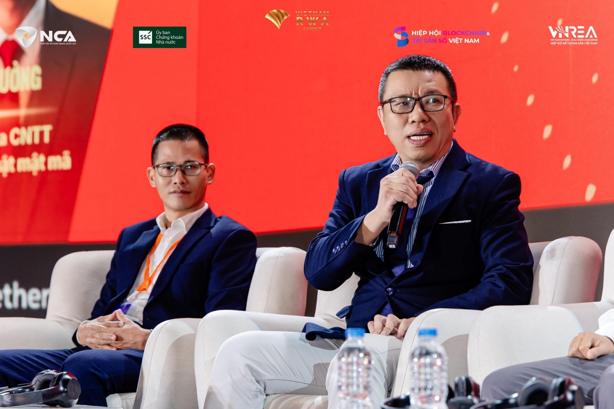 PGS.TS Trần Mạnh Huy phát biểu.