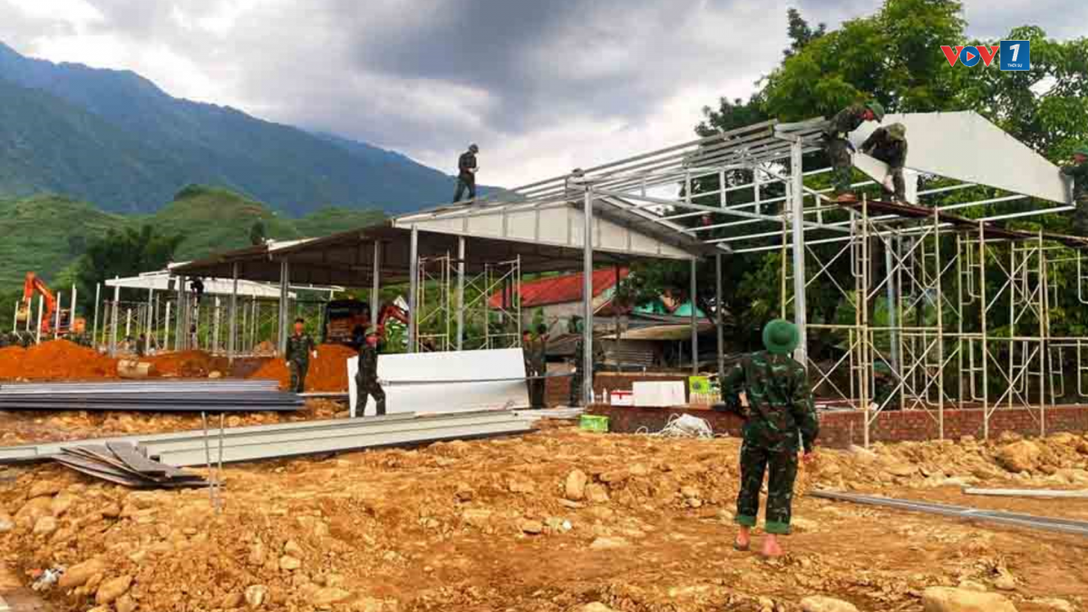 Đến nay, tại khu tái định cư đã cơ bản hoàn thành 20 căn nhà, trong đó có hơn 10 nhà đã hoàn thành phần lợp mái