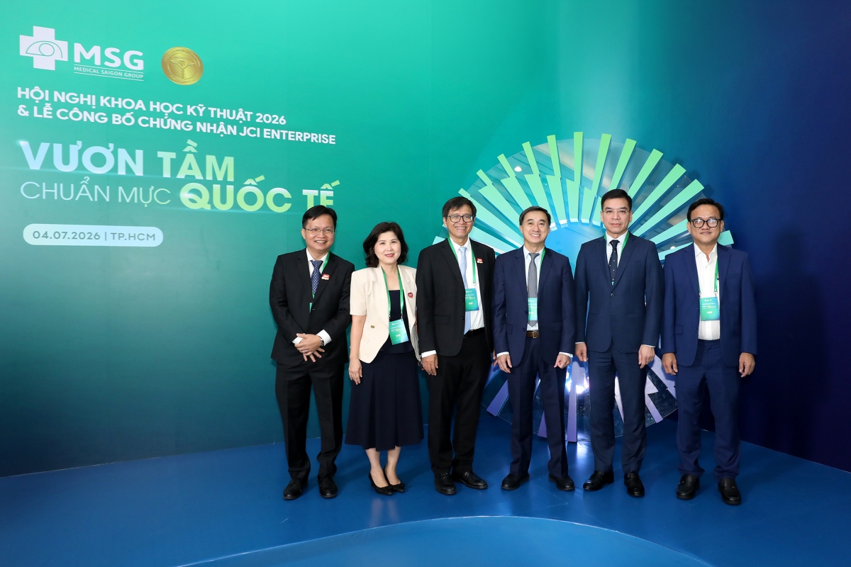 Sự kiện có sự tham dự của GS.TS Trần Văn Thuấn – Thứ trưởng Bộ Y Tế, Chủ tịch Hội đồng Y Khoa Quốc Gia; TS.BS Hà Anh Đức – Cục trưởng Cục Quản lý Khám, chữa bệnh, Bộ Y tế, Phó Chủ Tịch Hội Đồng Y Khoa Quốc quốc Gia và TS.BS.CKII Huỳnh Minh Chín – Phó Giám đốc Sở Y tế TP.HCM