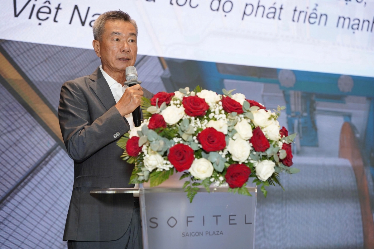 Ông Richard Lee, Chủ tịch kiêm Tổng Giám đốc khu vực Châu Á - Thái Bình Dương của LAPP trao đổi tại buổi lễ