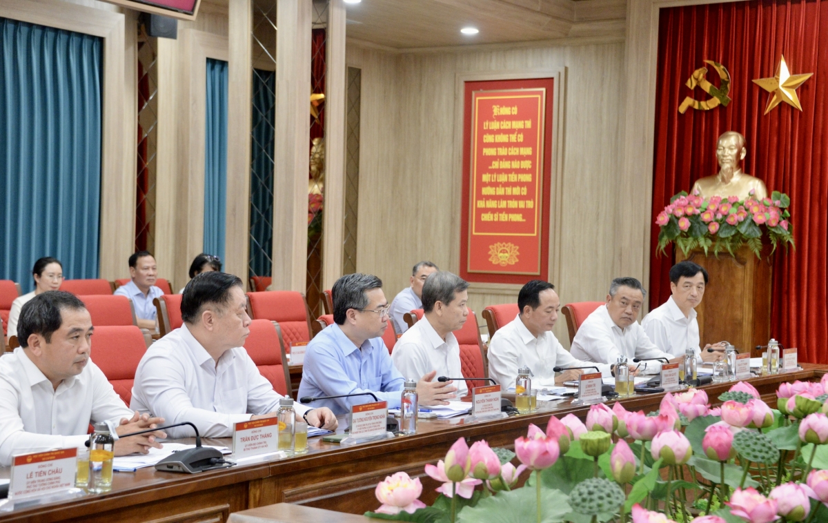 Các đại biểu dự buổi làm việc
