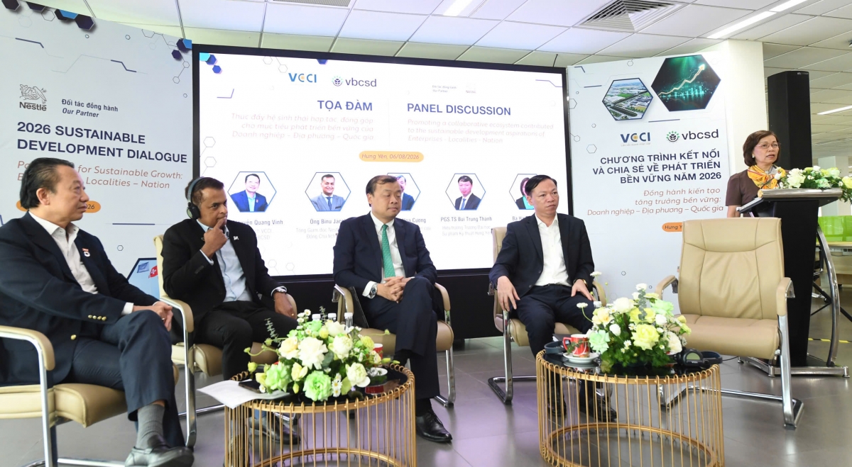 Các chuyên gia chia sẻ tại Toạ đàm "Đồng hành kiến tạo tăng trưởng bền vững: Doanh nghiệp - Địa phương - Quốc gia" ngày 6/8/2026 tại Hưng Yên