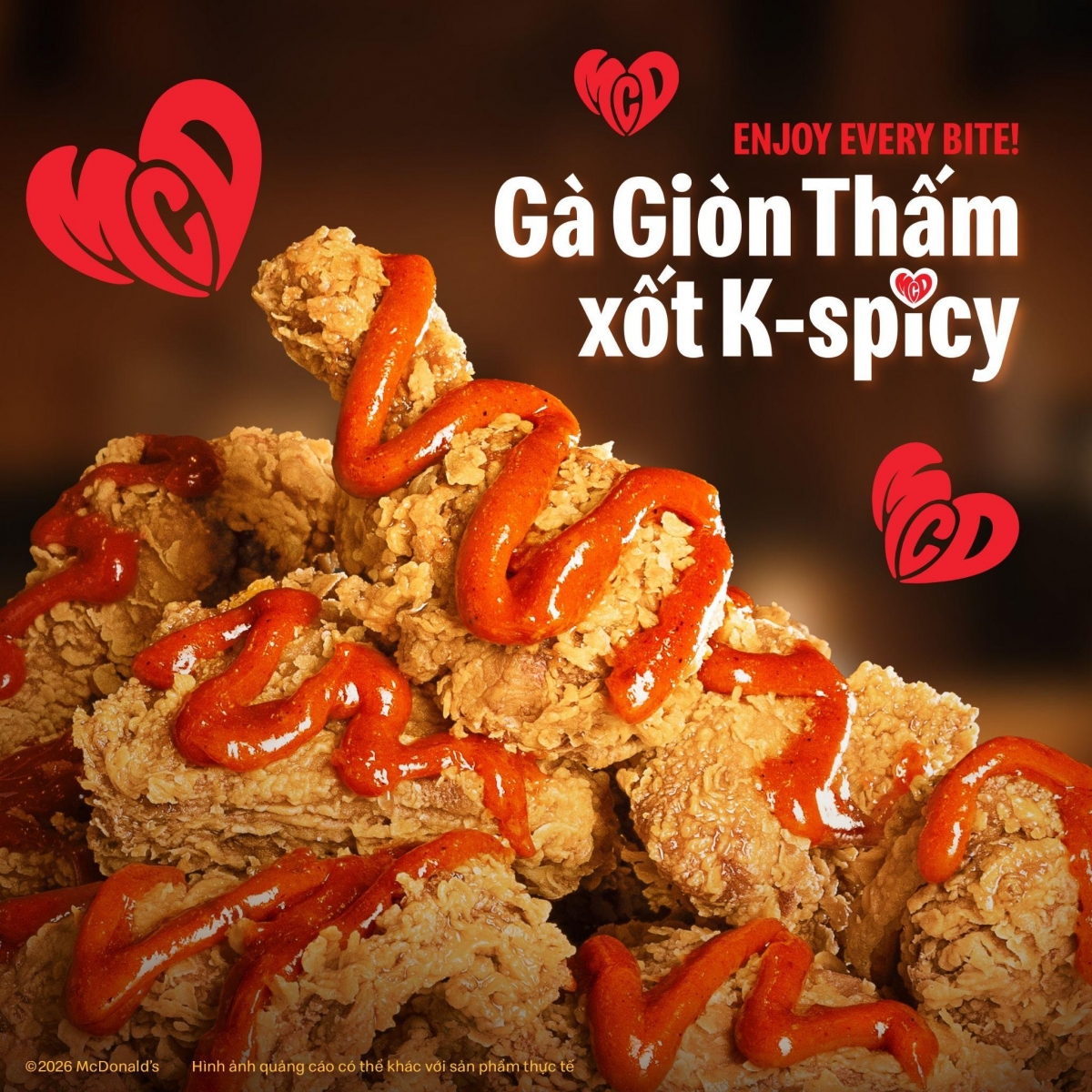 McDonald’s Việt Nam giới thiệu Gà xốt K-Spicy, kết hợp món gà rán giòn thấm đặc trưng với Xốt Bơ Gochujang lấy cảm hứng từ ẩm thực Hàn Quốc. (Ảnh: McDonald’s)