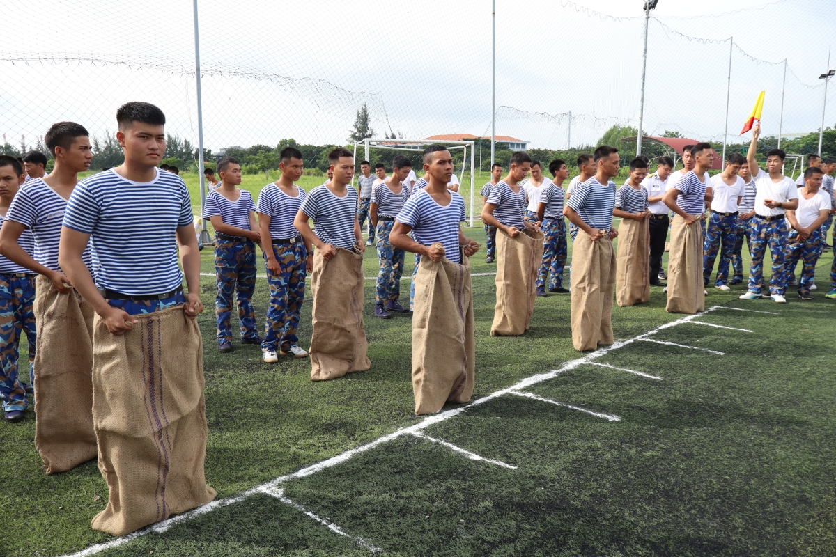 Nội dung thi nhảy bao bố diễn ra sôi nổi, hấp dẫn