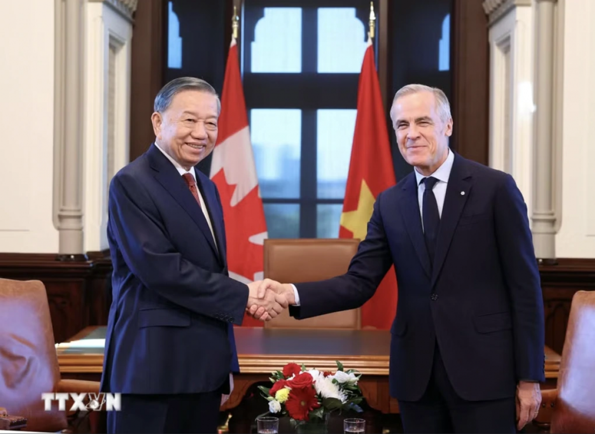 Tổng Bí thư, Chủ tịch nước Tô Lâm bắt tay Thủ tướng Canada Mark Carney tại thủ đô Ottawa ngày 24/9 (Ảnh: Thống Nhất/TTXVN).