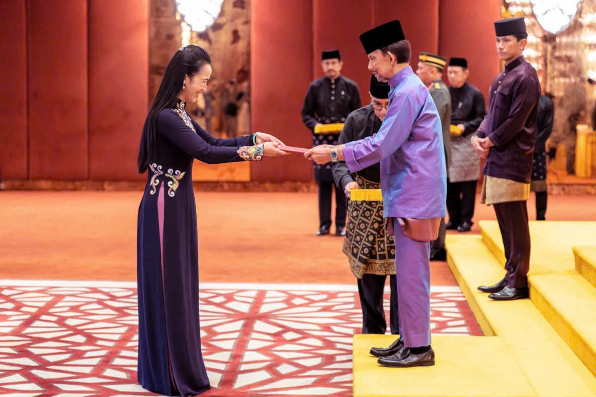 Đại sứ Đỗ Thùy Dương trình Quốc thư lên Quốc Vương Brunei Darussalam Haji Hassanal Bolkiah, chiều ngày 19/10/2026