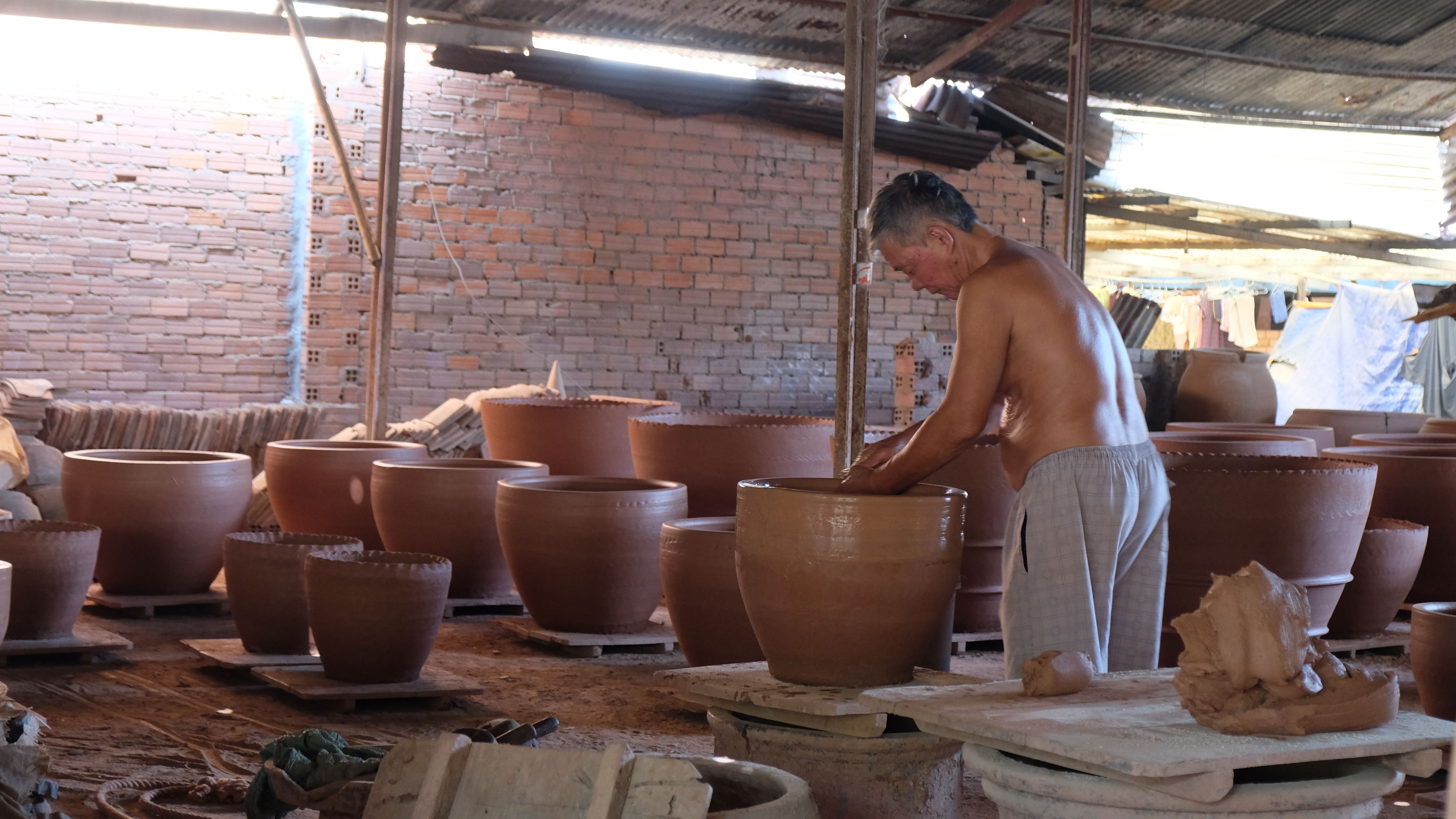 Nghệ nhân làm gốm cần cập nhật xu thế và thích ứng với thời đại mới