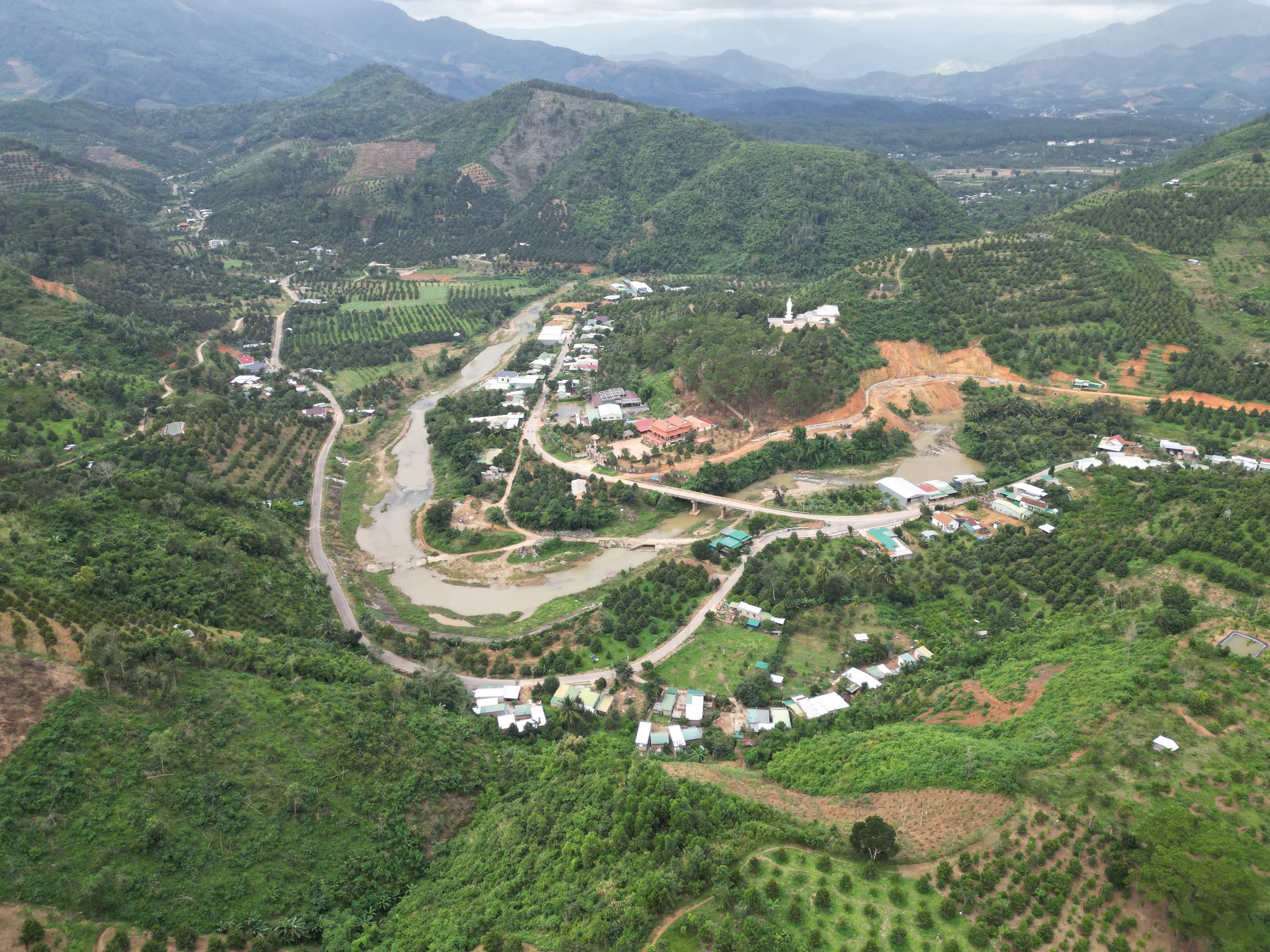 Hàng trăm căn nhà tại miền núi Khánh Hòa được sửa chữa, xây mới