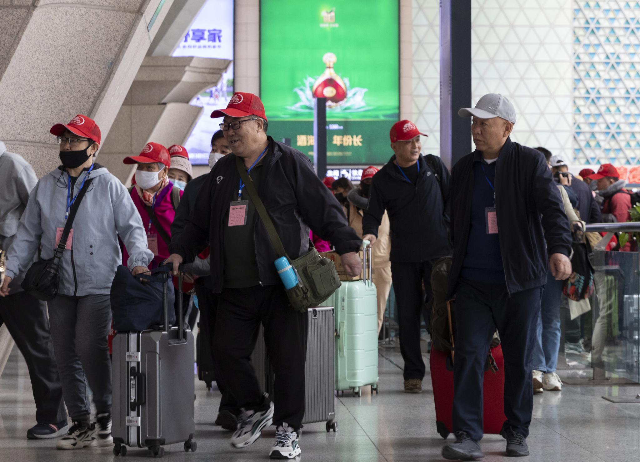 Người cao tuổi Trung Quốc đi du lịch ngày càng nhiều. Ảnh: Chinanews