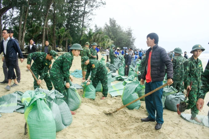 Huy động các lực lượng tham gia kè chống sạt lở bờ biển Mỹ Khê