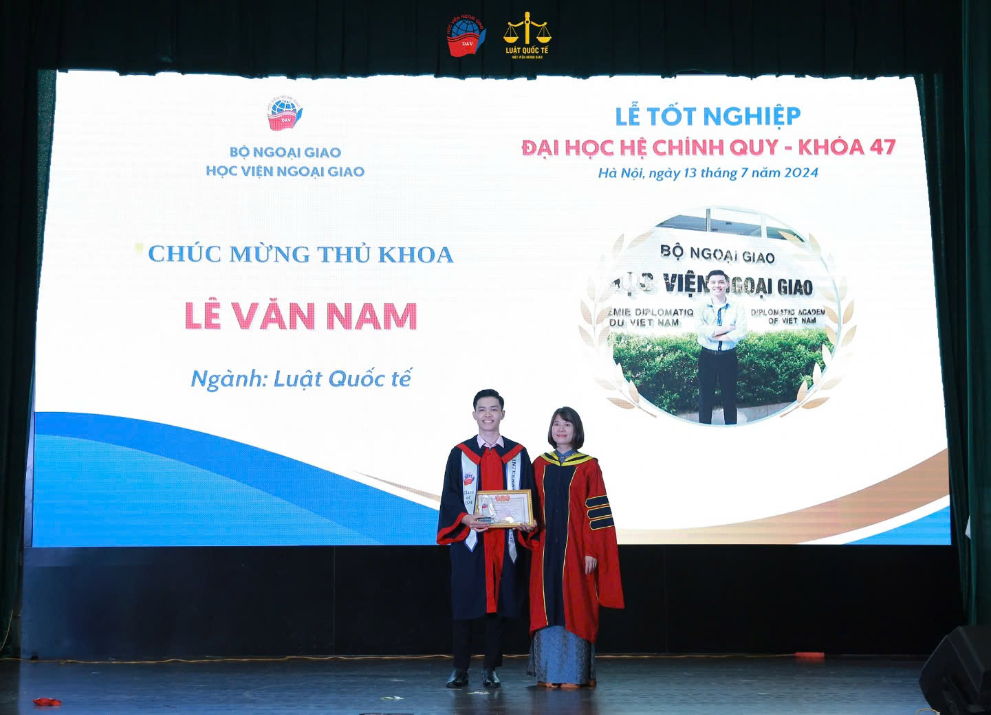 Lê Văn Nam trong lễ tốt nghiệp đại học.