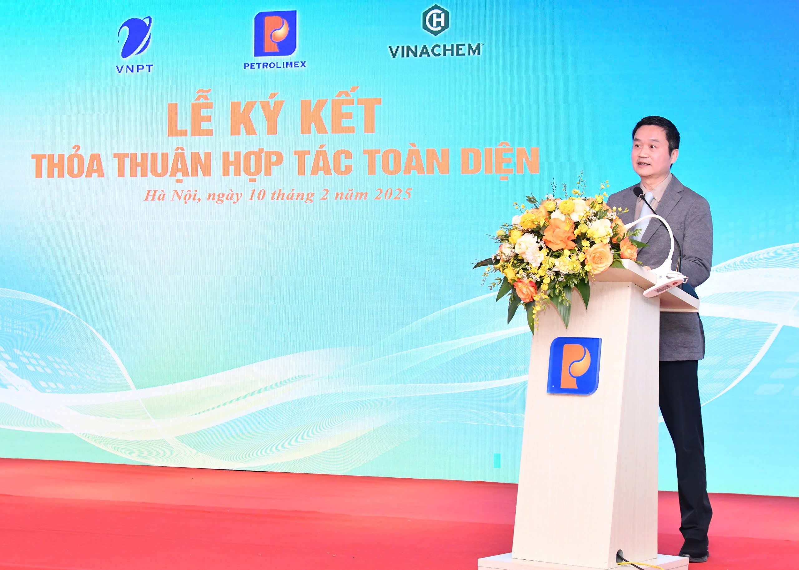 Ông Phạm Văn Thanh - Chủ tịch HĐQT Petrolimex, đại diện đơn vị chủ trì tổ chức lễ ký kết phát biểu 