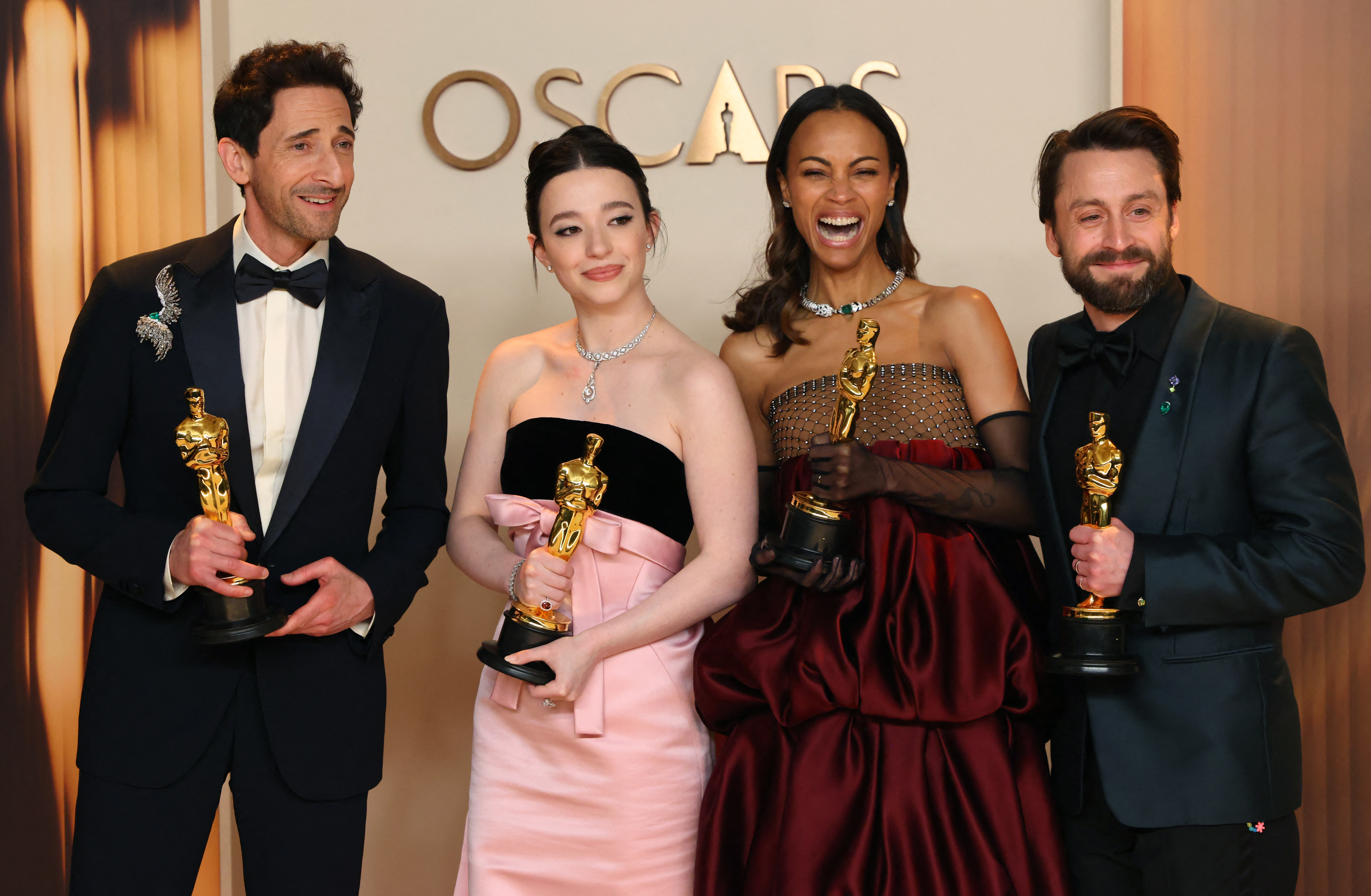 Các diễn viên nhân giải thưởng nam - nữ chính và nam - nữ phụ Oscar 2025  - Ảnh Reuters
(Từ trái qua phải: Adrien Brody - Nam diễn viên chính xuất sắc nhất; Mikey Madison - Nữ diễn viên chính xuất sắc nhất; Zoe Saldaña - Nữ diễn viên phụ xuất sắc nhất; Kieran Culkin - Nam diễn viên phụ xuất sắc nhất)


Châu Anh                                                                                                                                               

 