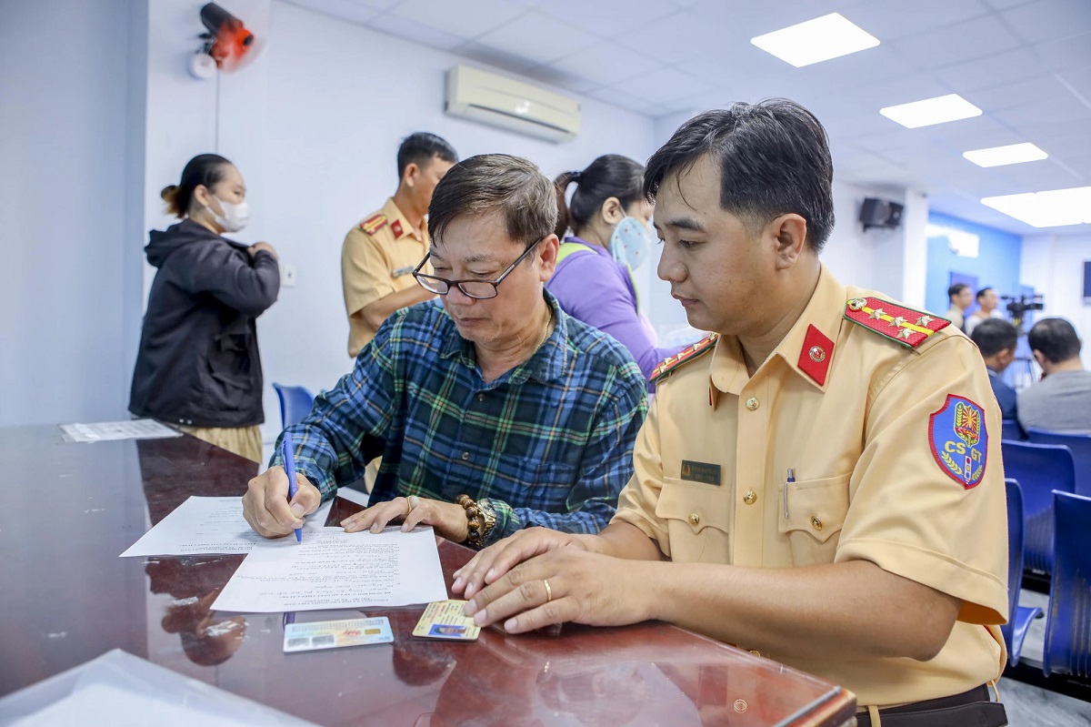 Từ ngày 8/3, lực lượng công an sẽ tổ chức tiếp nhận hồ sơ cả vào ngày thứ bảy