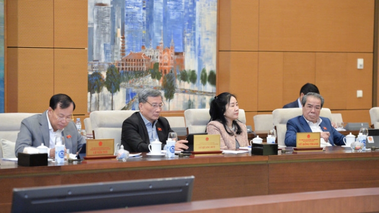 Ủy ban TVQH: Giao thẩm quyền tuyển dụng nhà giáo cho ngành Giáo dục