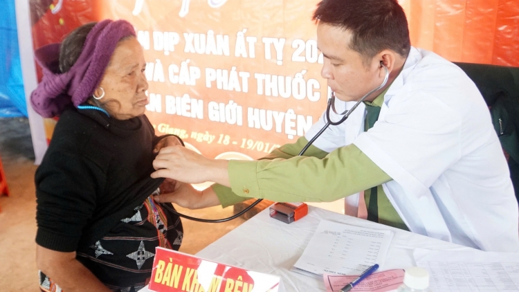  Thầy thuốc quân hàm xanh 20 năm gắn bó với biên giới