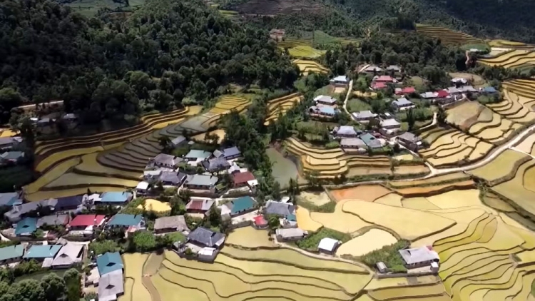 Niềm vui trong những căn nhà mới của hộ nghèo nơi biên giới Lai Châu
