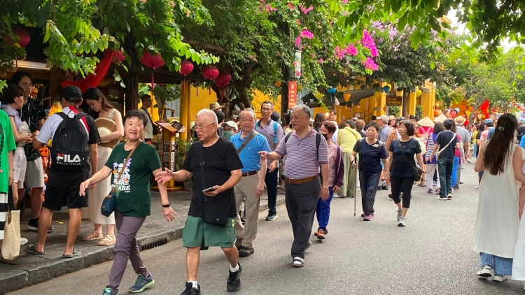 Thời sự 18h 07/4/2025: Việt Nam đón hơn 6 triệu lượt khách quốc tế trong quí I