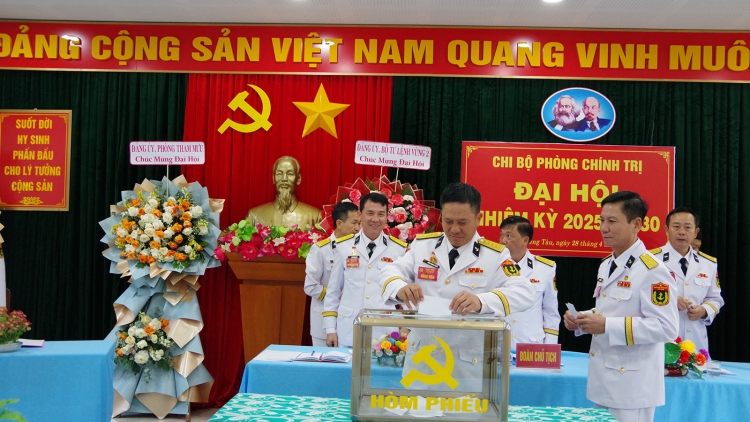 Chi bộ tiêu biểu trong xây dựng cơ quan “3 mạnh” của Vùng 2 Hải quân