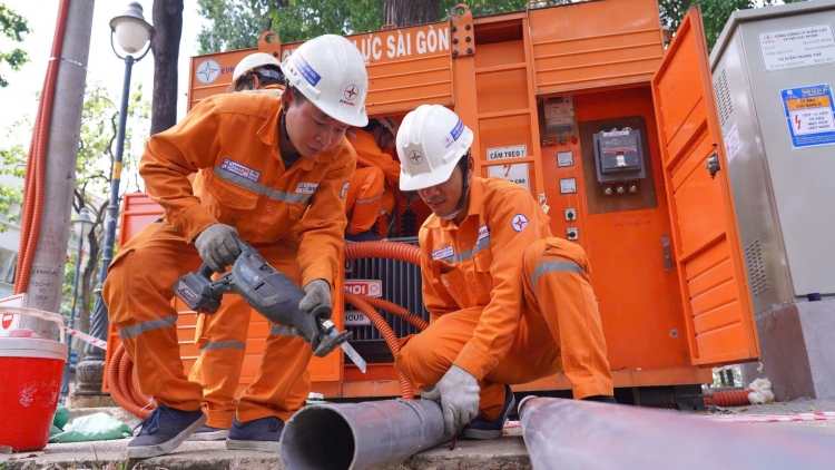 Tiếp lửa cho miền Nam, thắp lửa cho hoà bình 