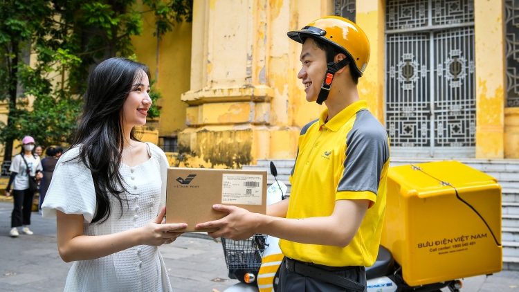 Bưu điện Việt Nam hoạt động xuyên lễ 30/4 và 1/5 phục vụ người dân và doanh nghiệp