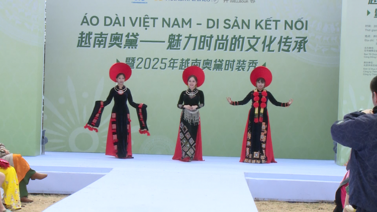 Rực rỡ áo dài Việt Nam tại Bắc Kinh, Trung Quốc
