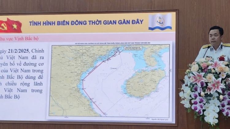 Trung tâm Huấn luyện Vùng 2 Hải quân tuyên truyền biển, đảo cho 1.500 đại biểu