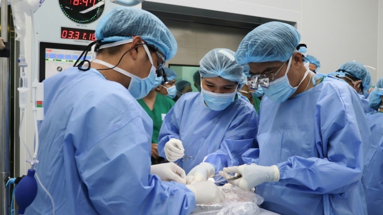 Thời sự 21h30 18/4/2025: Ca ghép gan đầu tiên từ người cho chết não tại Bệnh viện Nhi đồng 2