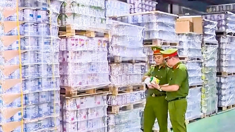 Vụ việc gần 600 loại sữa giả tuồn ra thị trường khiến người tiêu dùng hoang mang, lo lắng