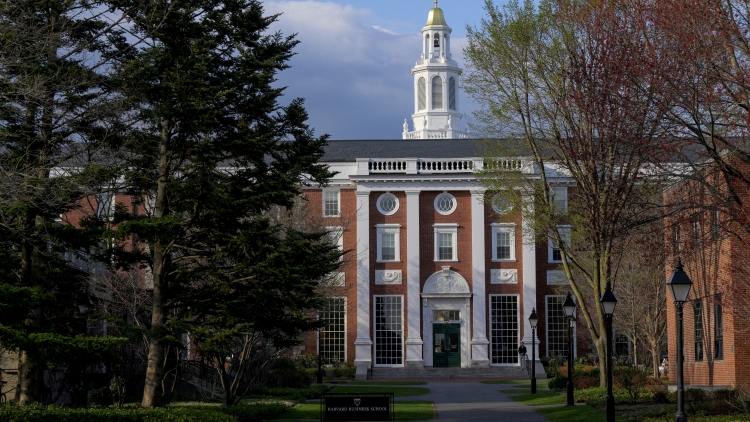 Chính quyền Trump tăng cường rà soát đơn xin thị thực liên quan tới Đại học Harvard