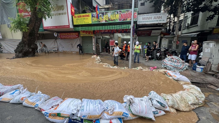 Thời sự 21h30 28/5/2025: Bùn trào khi thi công đường sắt đô thị Nhổn - ga Hà Nội đã được kiểm soát