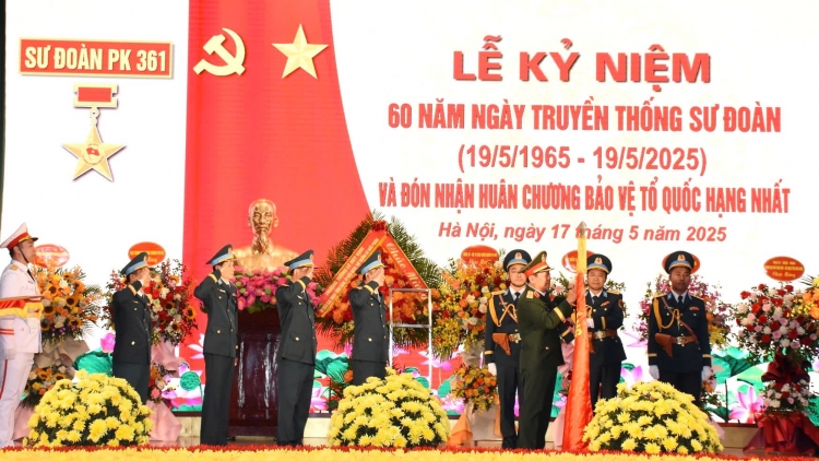 Sư đoàn 361 đón nhận Huân chương Bảo vệ Tổ quốc hạng Nhất