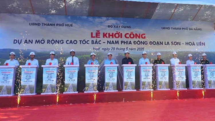 Khởi công mở rộng cao tốc La Sơn - Hòa Liên lên 4 làn xe
